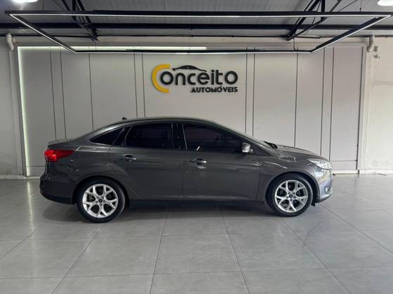FORD FOCUS 2.0 SE PLUS FASTBACK 16V FLEX 4P POWERSHIFT FORD FOCUS 2.0 SE PLUS FASTBACK 16V FLEX 4P POWERSHIFT